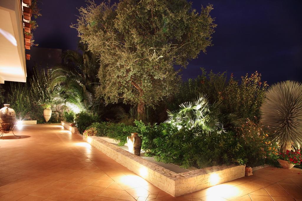 B&B Villa Il Sughero Monopoli Exteriör bild