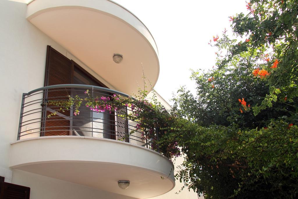 B&B Villa Il Sughero Monopoli Exteriör bild