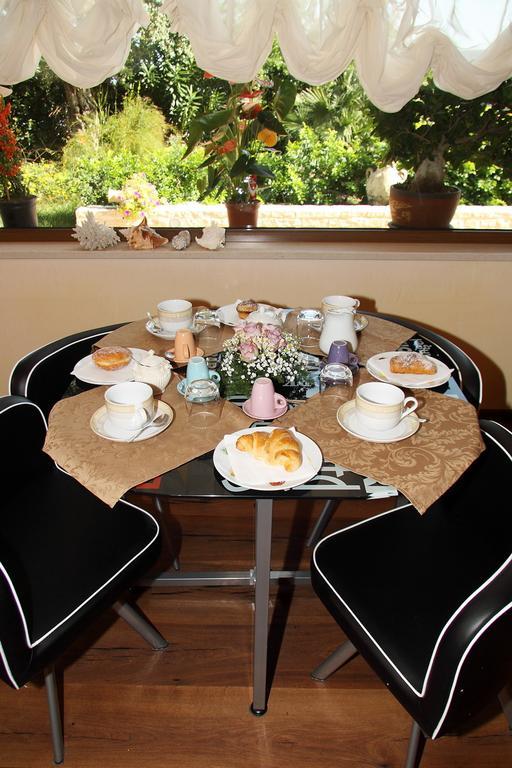 B&B Villa Il Sughero Monopoli Exteriör bild