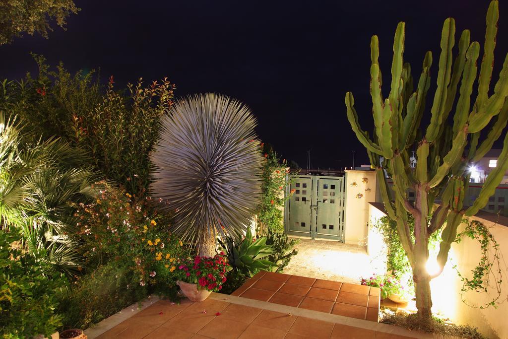 B&B Villa Il Sughero Monopoli Exteriör bild