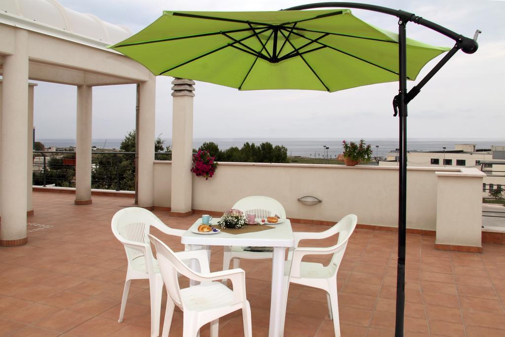 B&B Villa Il Sughero Monopoli Exteriör bild